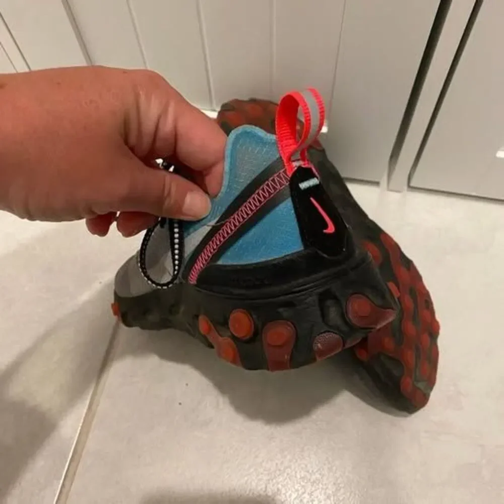 Like new worn once Nike size 4 shoes